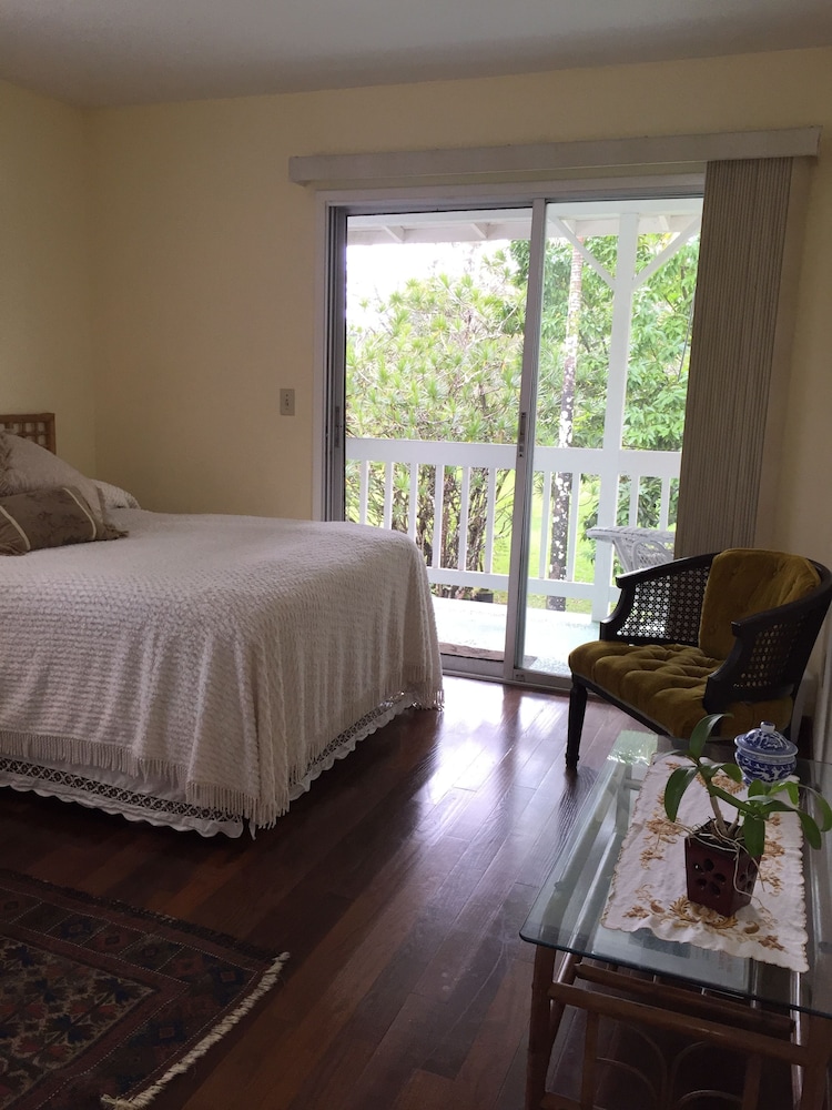 Lava Tree Tropic Inn