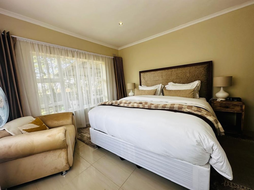 Stunning 2 bed With Pool - 2275