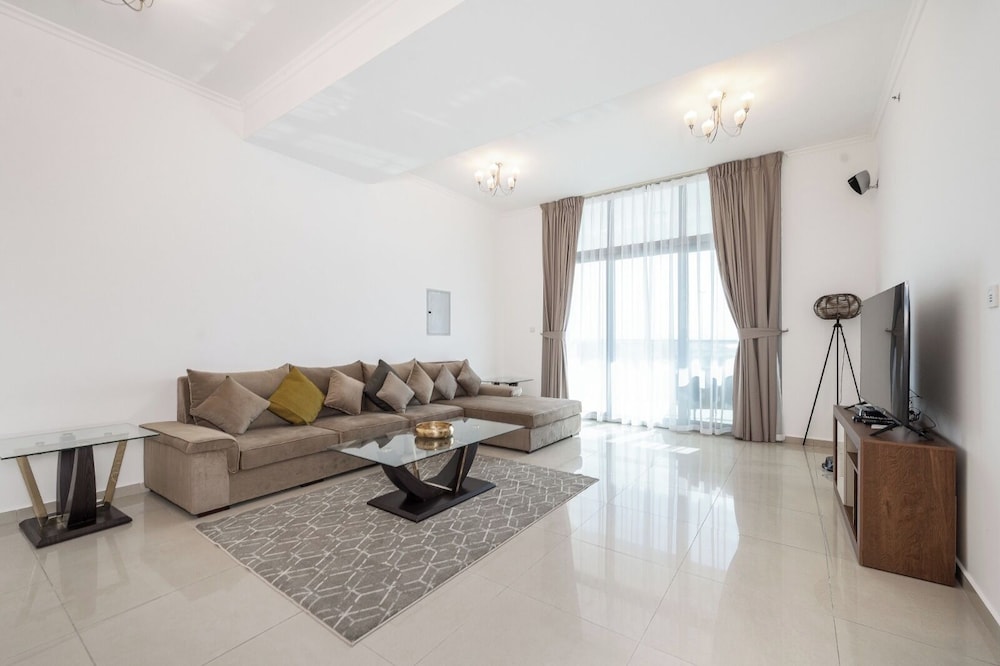 Manzil - Spacious 2BR near Marina Beach