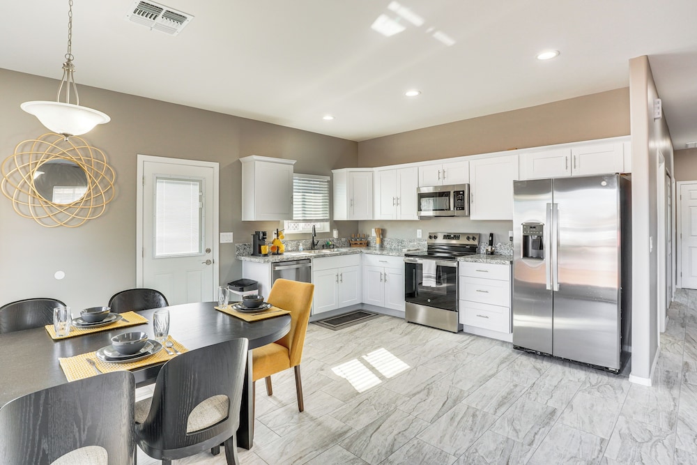 3 Mi to Tucson Mall: Home w/ Large Outdoor Space!