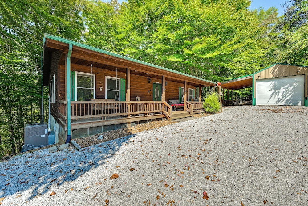 3 Mi to Dale Hollow Lake: Wooded Retreat w/ Decks!