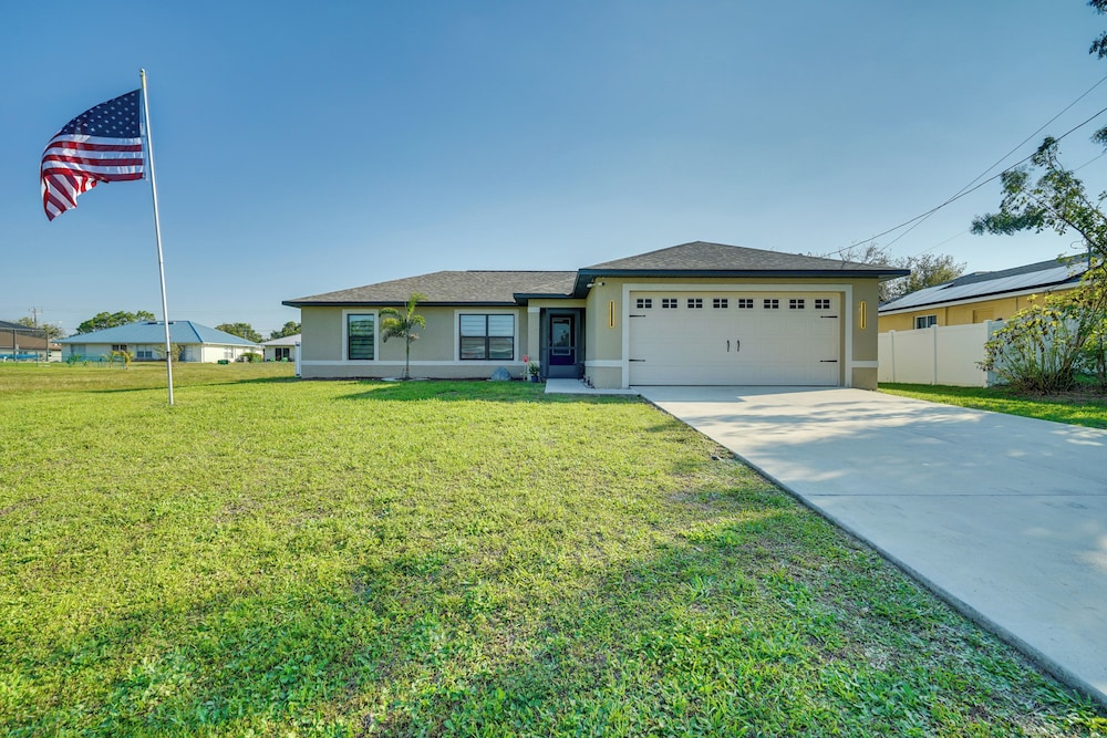 7 Mi to River District: Cape Coral Home w/ Lanai
