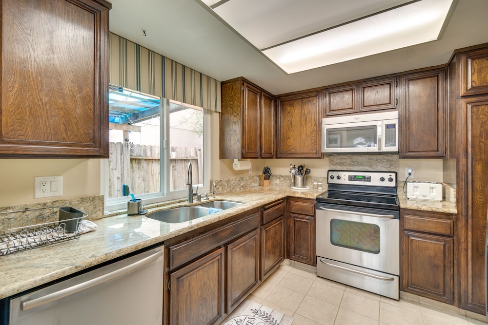 Sun-kissed Orangevale Home w/ Private Hot Tub!