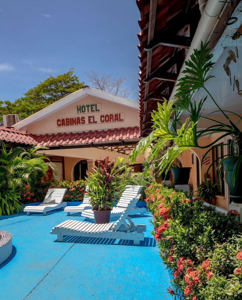 Hotel y Cabinas El Coral - Image 1