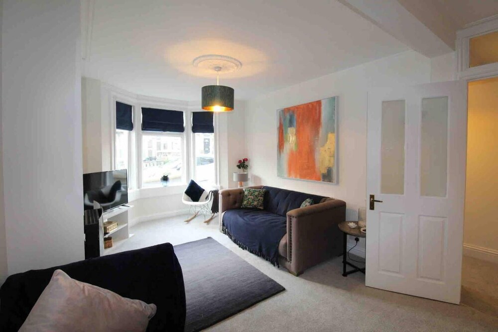 Remarkable 3-bed House in Bath view 5