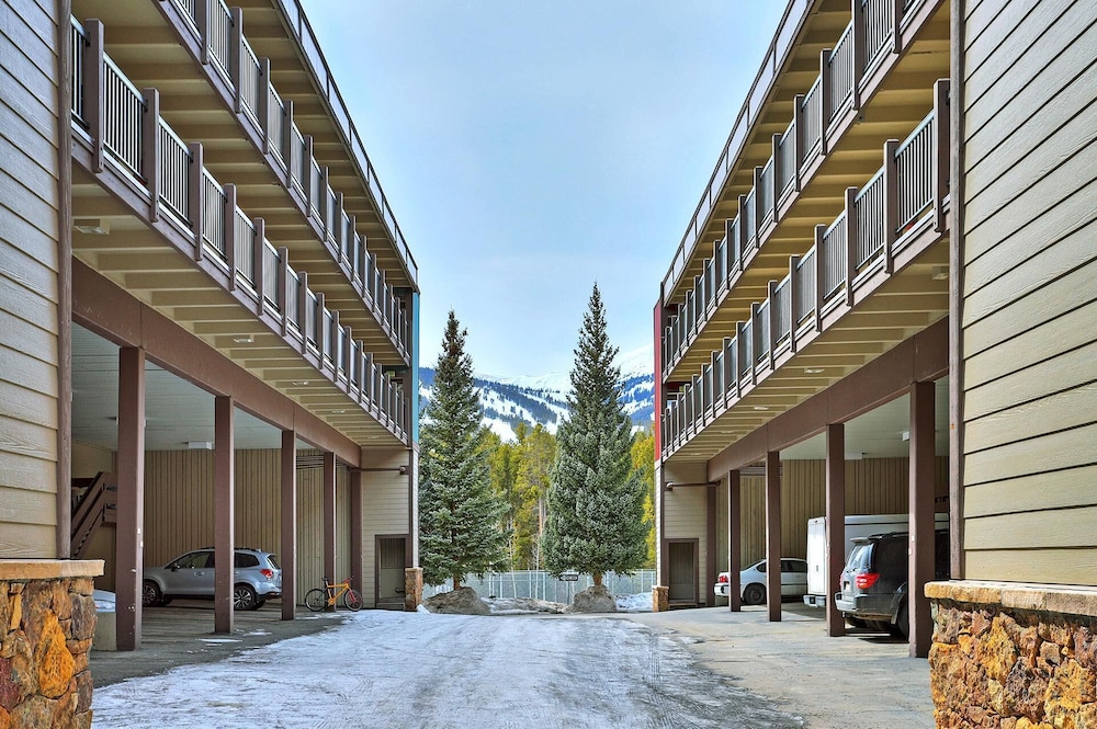 Ski And Racquet Club B106 2 Bedroom Condo by RedAwning