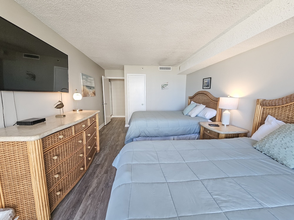 507 South Hampton 2 Bedroom Condo