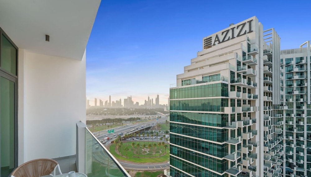1BR Apt Near Downtown Dubai Pool Skyline Views