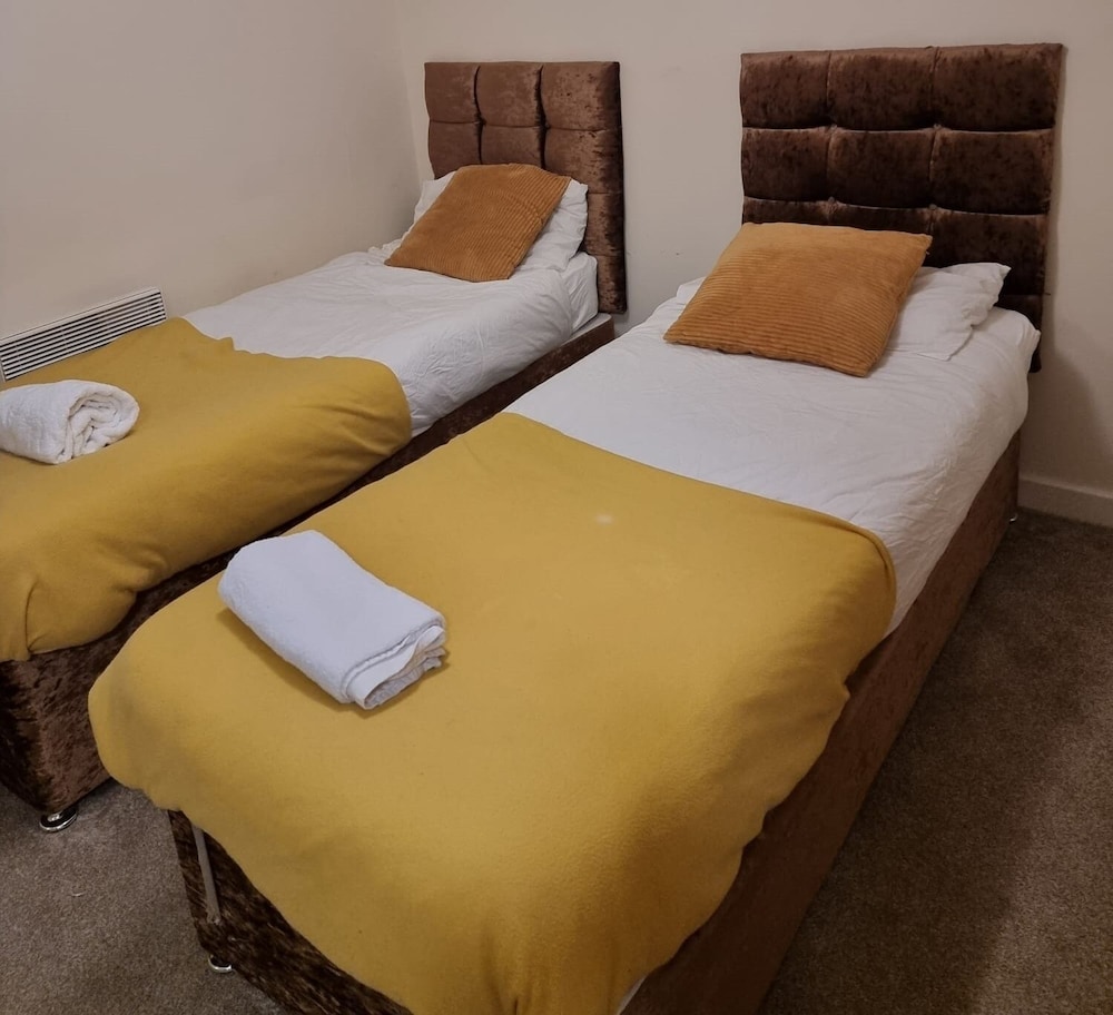 Central 2-bedroom Apartment, Chelmsford, Parking view 2