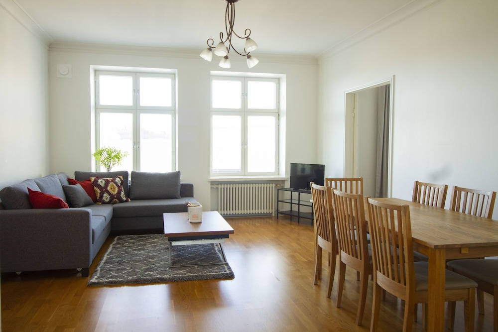 2ndhomes Stunning Top Floor Residence with 2BR & Sauna