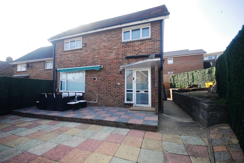 Family Holiday Home With Hot Tub & Sauna Sleeps 8