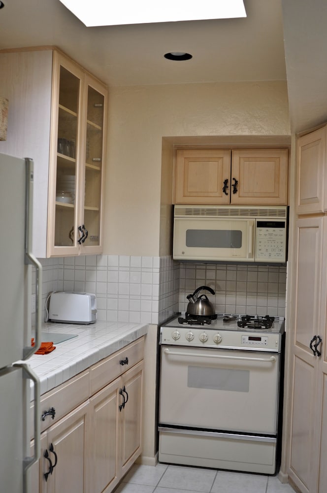 Mission Hill Casitas - Property Image 4