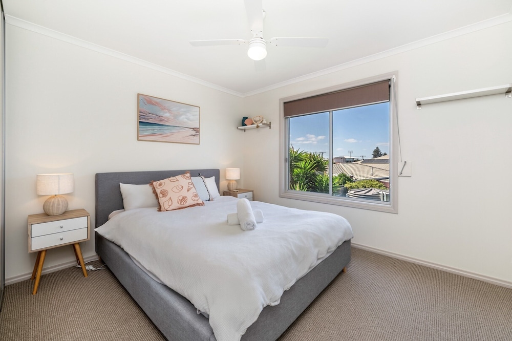 Large Upstairs Family Stay Near Middleton Beaches