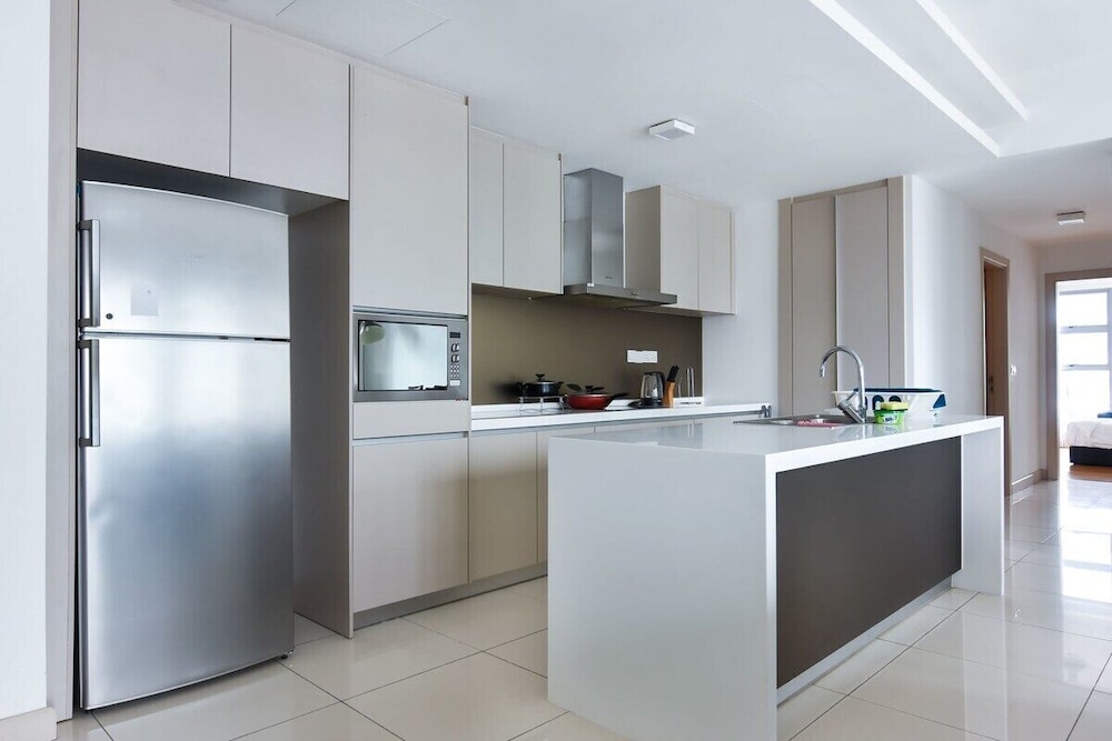 Modern High Floor 3BR Apt Bathtub Bkt Bintang