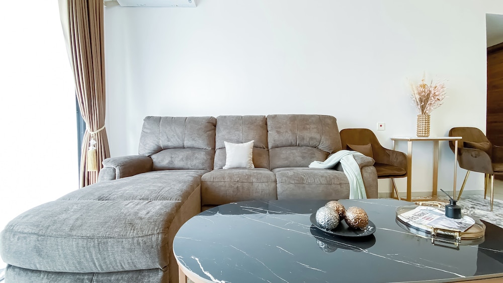 Best Deal and Strategic 3BR Apartment Sky House BSD