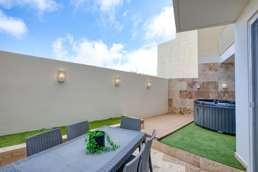 Cozy Gozo Home Private Hot Tub BBQ