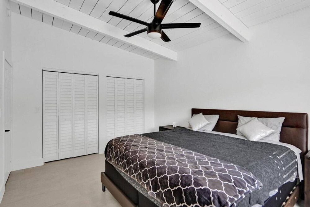 Pool House 3 Bedroom Home Victoria Park