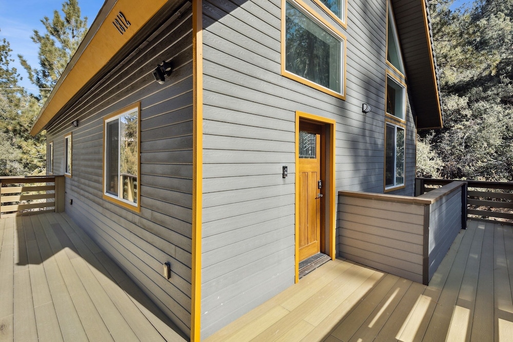 Tranquil Pine Mountain Retreat 3 Bedroom Cabin by RedAwning view 5