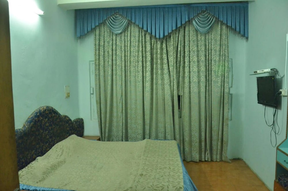 Goroomgo Hotel Manglam Kanpur view 3