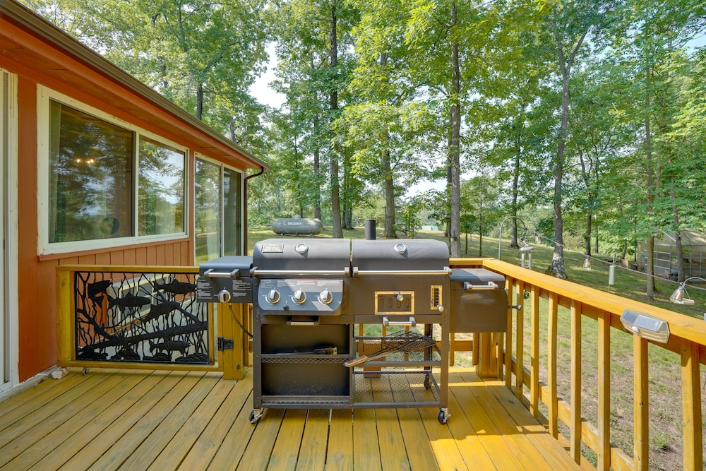 Cadiz Vacation Home w/ Deck: Walk to Lake Barkley view 4