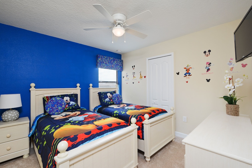 1439rf - The Retreat At Championsgate 6 Bedroom Home by RedAwning view 5
