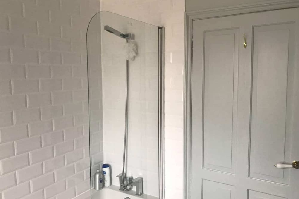 Newly Refurbished 4 Bedroom House in East London