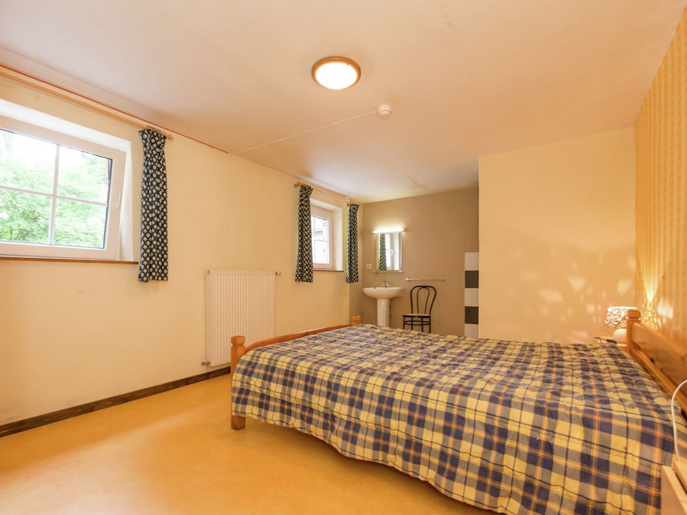 Glorious Holiday Home in Wéris with Hot Tub view 2