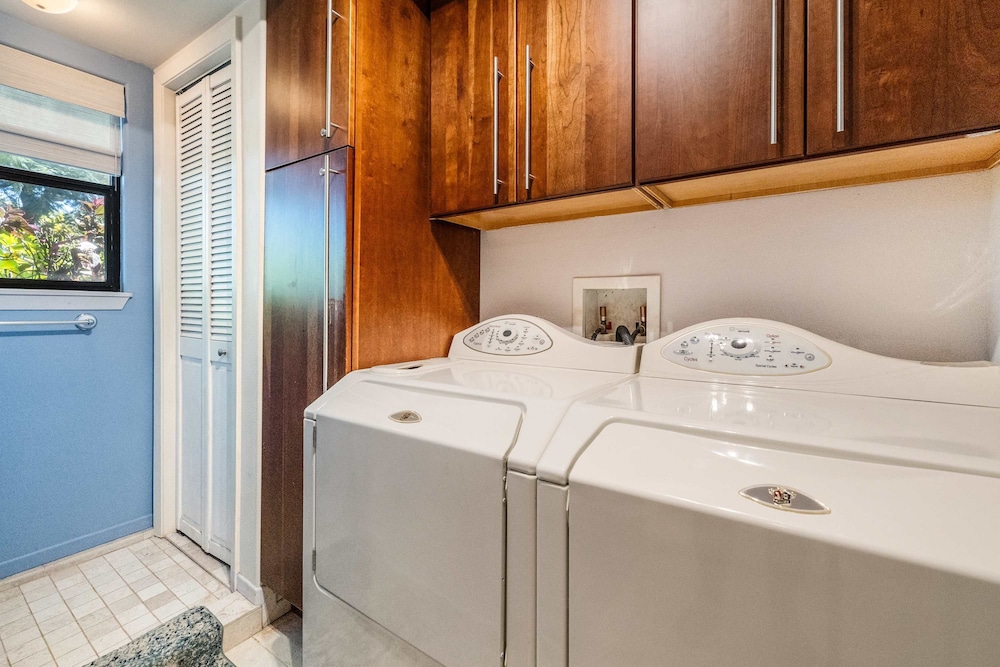 Ocean View Kaanapali Condo w 2 Lanais Loft AC Pool Walk to Beach