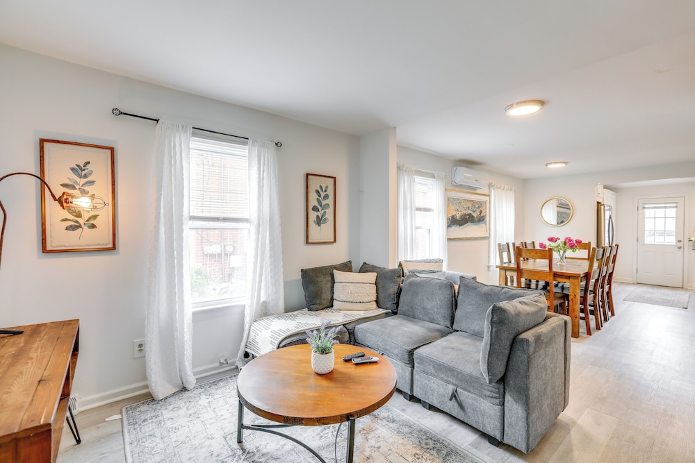 Walk to Campus & Palmer Square: Dtwn Townhome