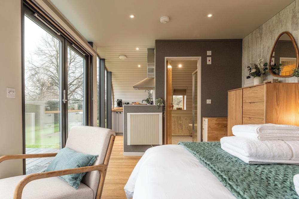 Stunning EcoRetreat Pods in Old Chalford