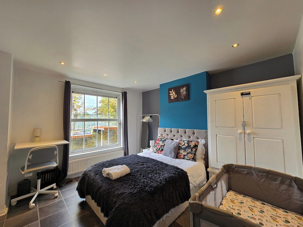 Cozy 4 Bedroom House in the Heart of Brixton