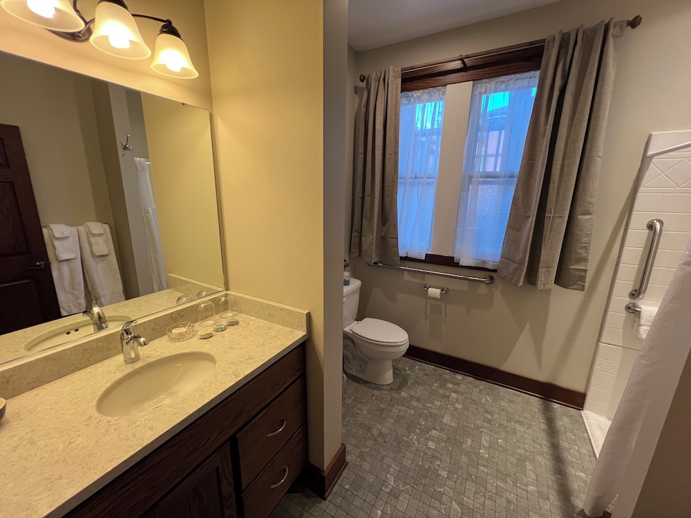 Charleston House Bed & Breakfast Inn