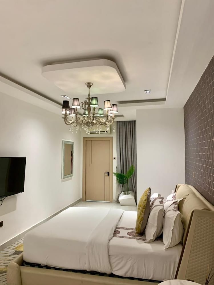Sujimoto luxury