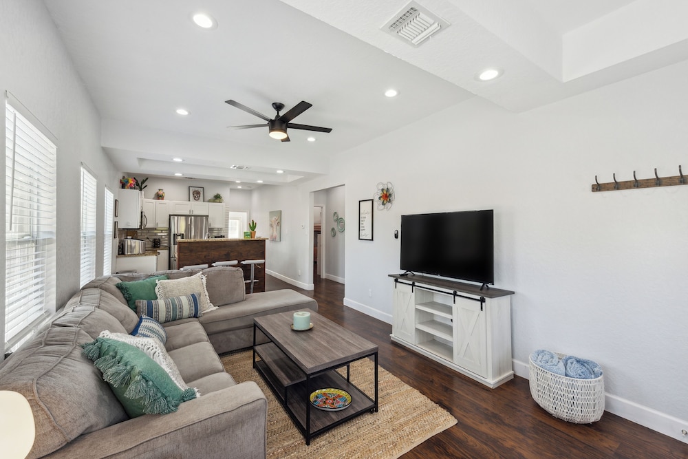 Walk to Alamodome! Stylish Home w/ Private Parking