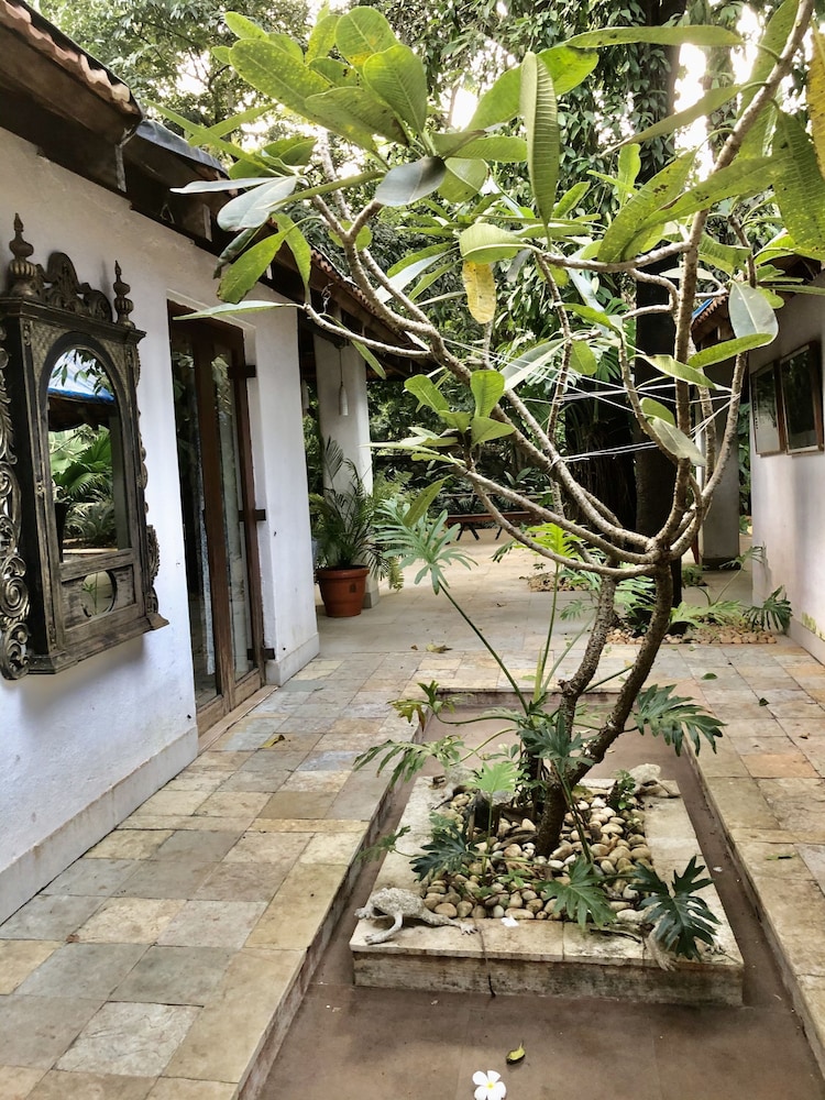 Mango Beach House Kihim Alibaug