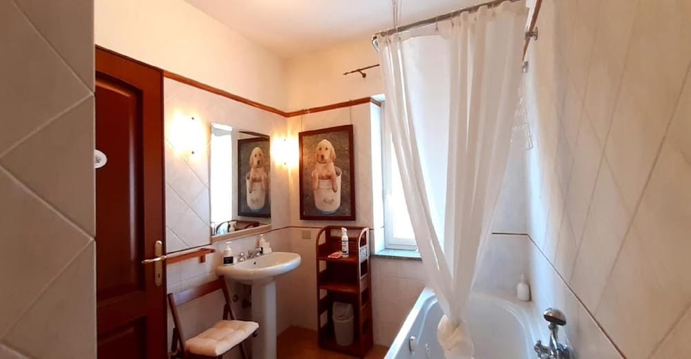 Fabiola Bed & Breakfast en Marino — bathroom