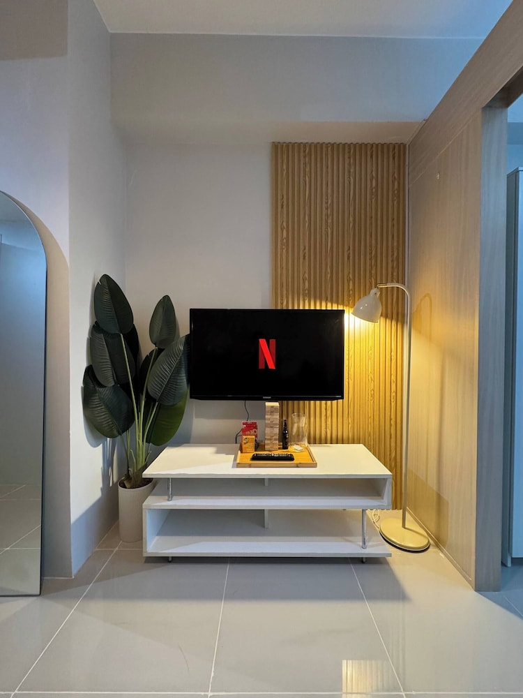 Entire Apartment in Makati City With Fast Wifi