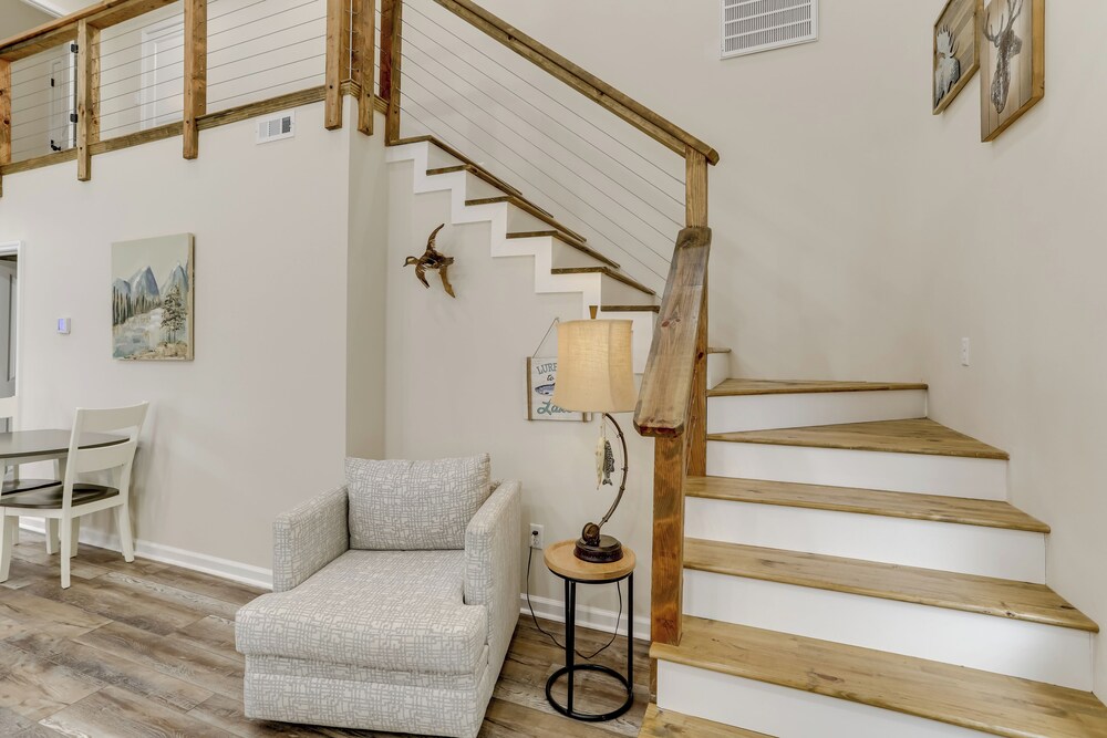 Walk to River: Newly Built Home in Heber Springs!