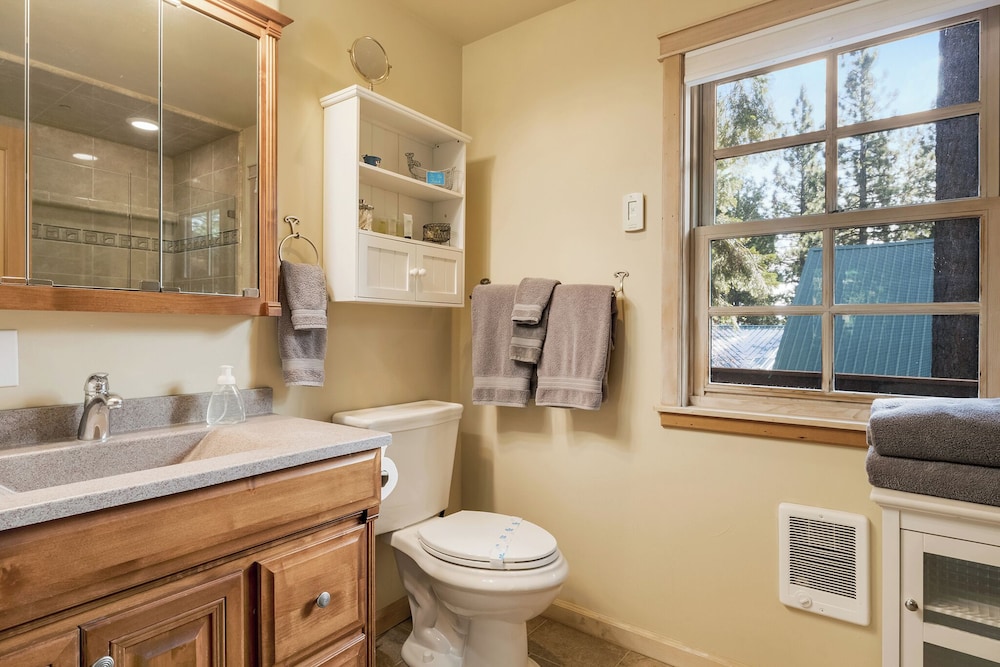 Tahoe Mountain Retreat Sleeps 12!