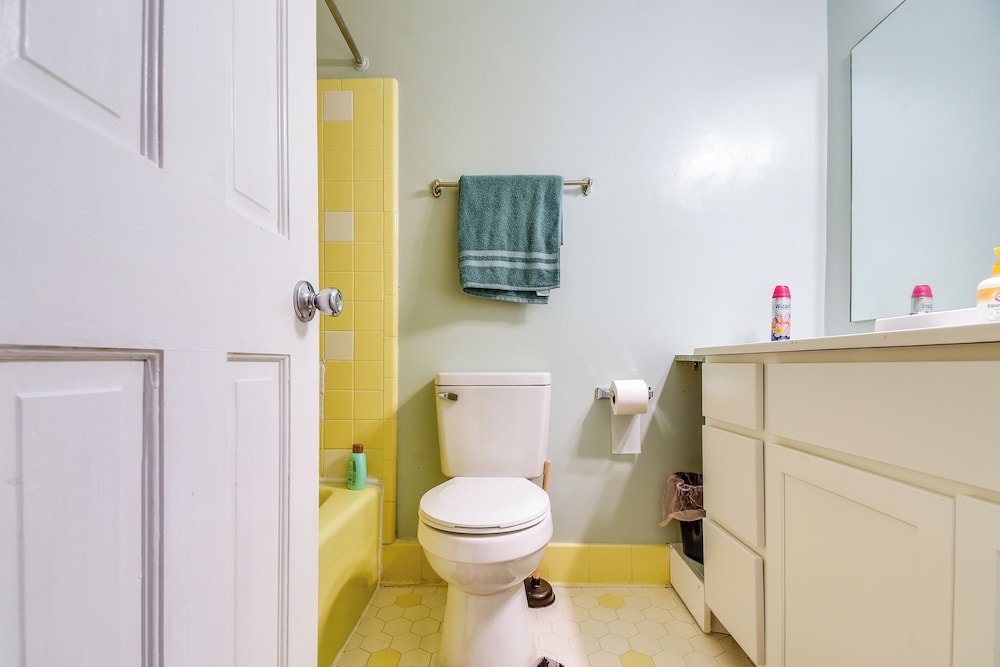 2 Mi to Dtwn: Spacious Home in Cary w/ Deck, photo 10