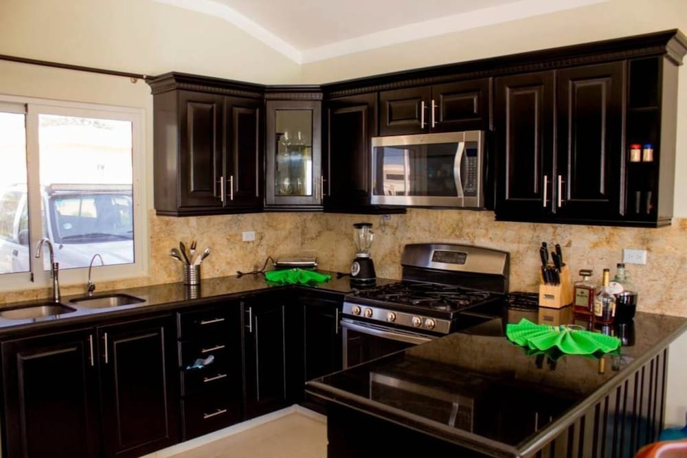 Villa With 4 Master Bedrooms w/ En-suite Bathrooms