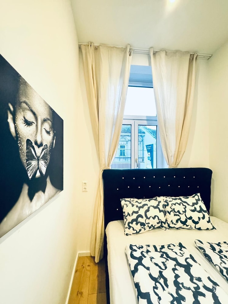 Spacious 3BR Near Kaufpark Alterlaa