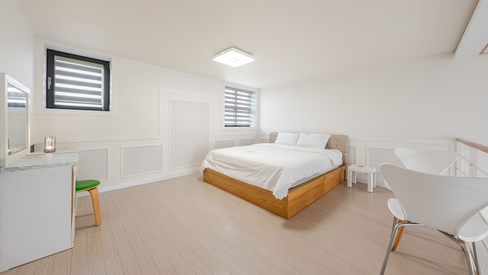 Yeosu Wellstay Pool Villa