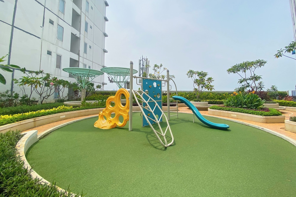 Comfort Living And Modern 2Br At Bassura City Apartment