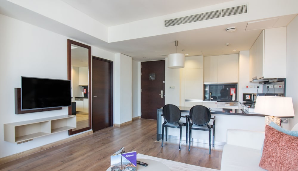 Dream Inn Apartments- Address Marina
