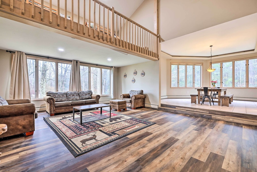 Luxe Cresco Lodge on Creek w/ Movie Theater & Deck