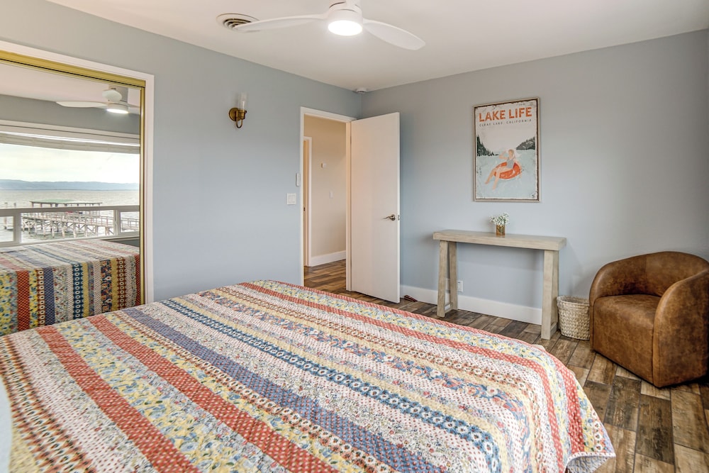 Waterfront Clear Lake Home w/ Game Room & Deck!