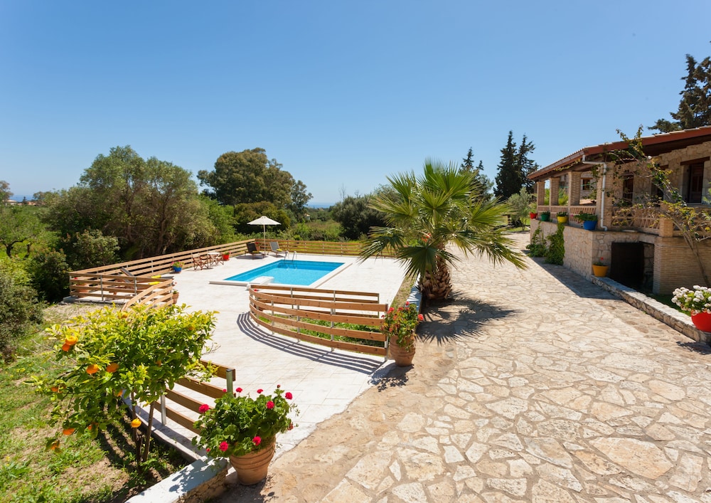 Liuba Houses