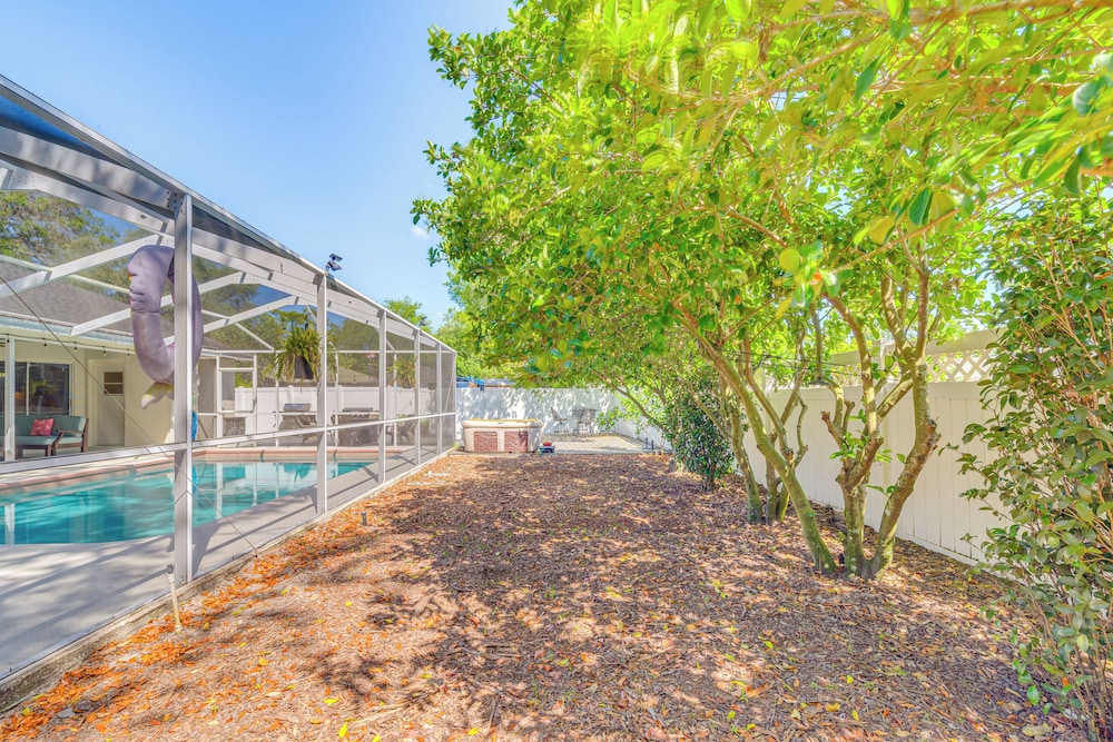 Private Pool & Lanai: Spring Hill Oasis
