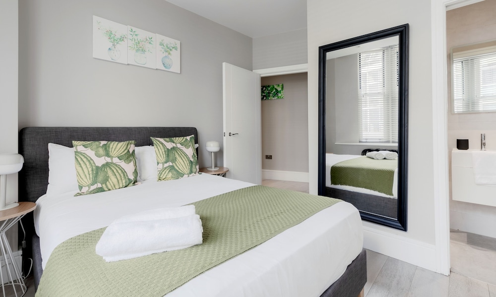 Superb Apartments opp Edgware Rd Station